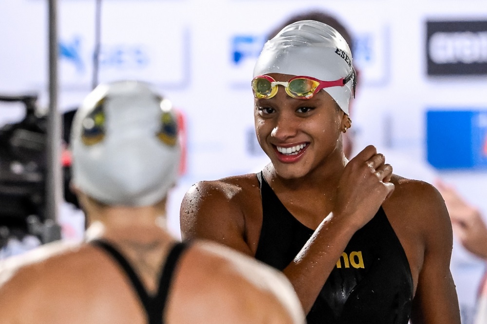 Sara Curtis superba a Riccione: record italiano nei 50 sl in vasca corta e pass mondiale