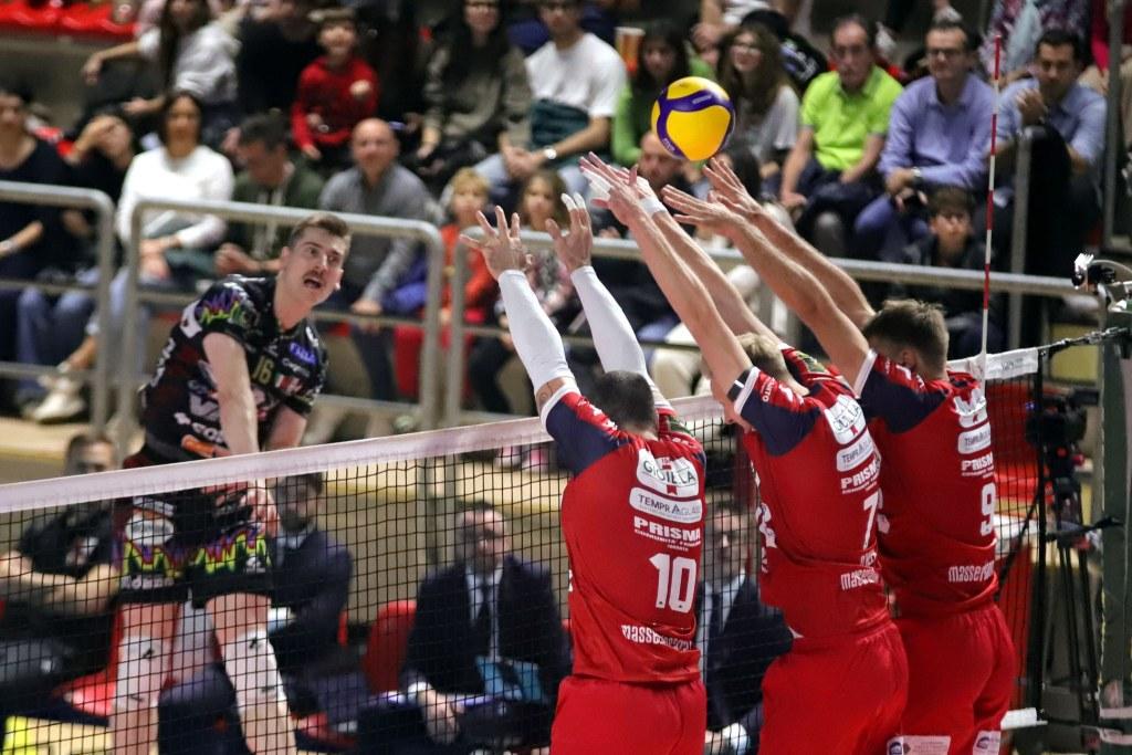 Volley, Civitanova ferma la marcia di Piacenza! Perugia sbanca Taranto e vola in testa. Trento vince la battaglia con Verona