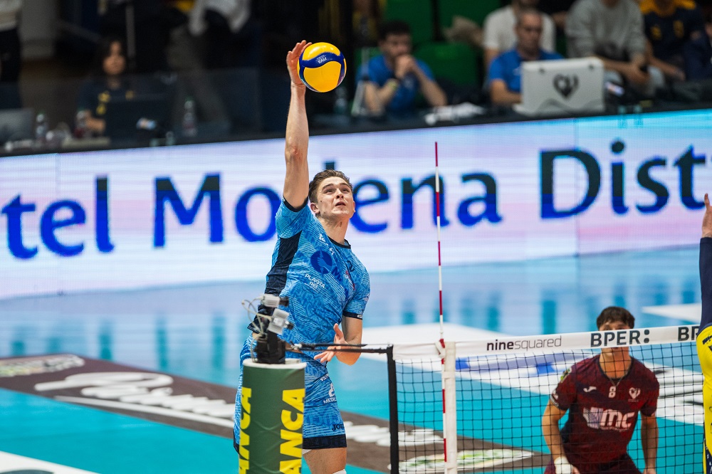 Cisterna liquida Taranto in tre set nel 10° turno di Superlega di volley: Faure e Baranowicz decisivi