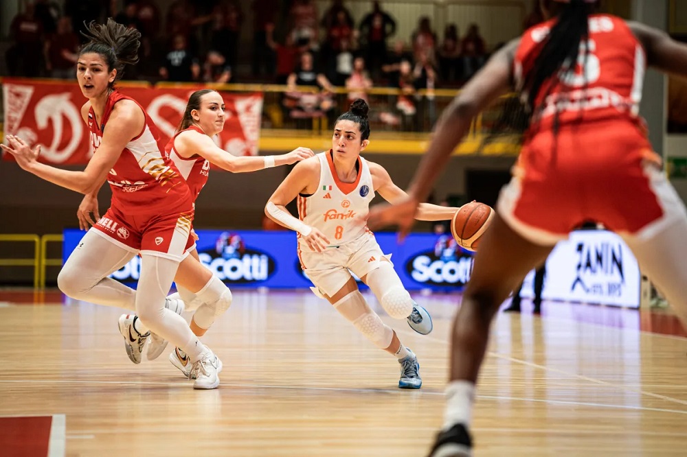 Basket femminile: Schio, qualificazione e festa in casa. Grande ultimo quarto contro il DVTK in Eurolega