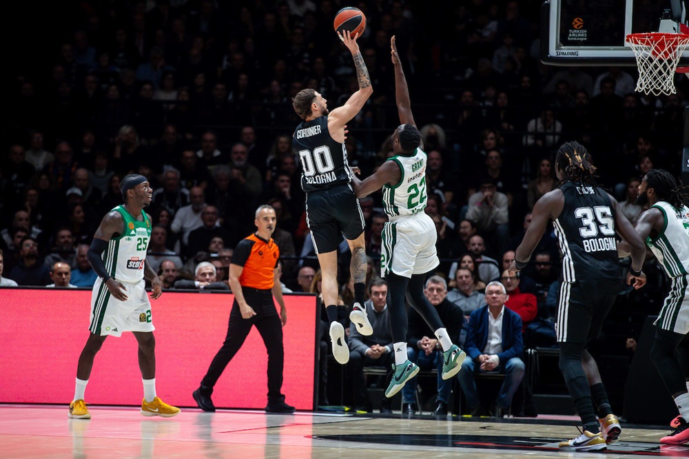 La Virtus Bologna lotta per 40 minuti, ma cade ancora in Eurolega contro il Panathinaikos