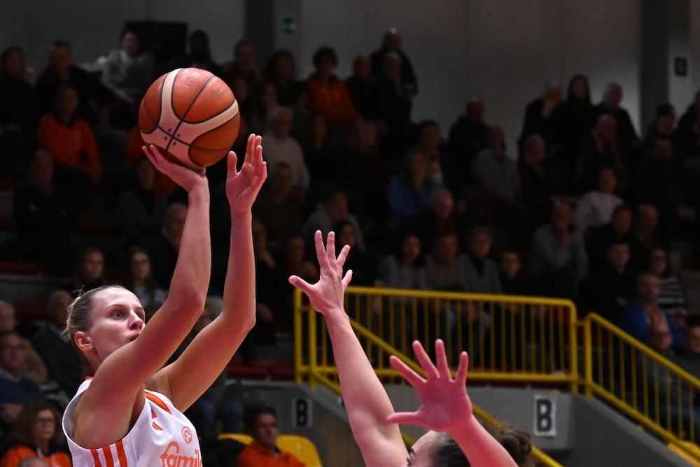 Basket femminile: Schio vince il big match, Battipaglia lo spareggio salvezza