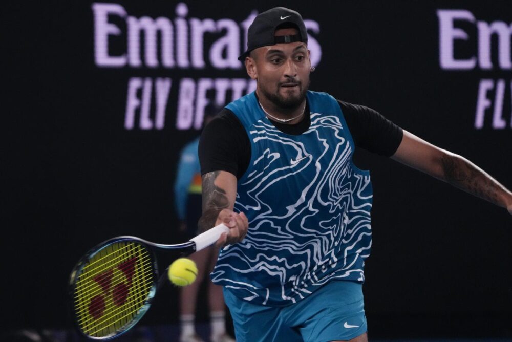 Nick Kyrgios interrompe l’allenamento a Indian Wells: forte dolore al polso, forfait in vista?