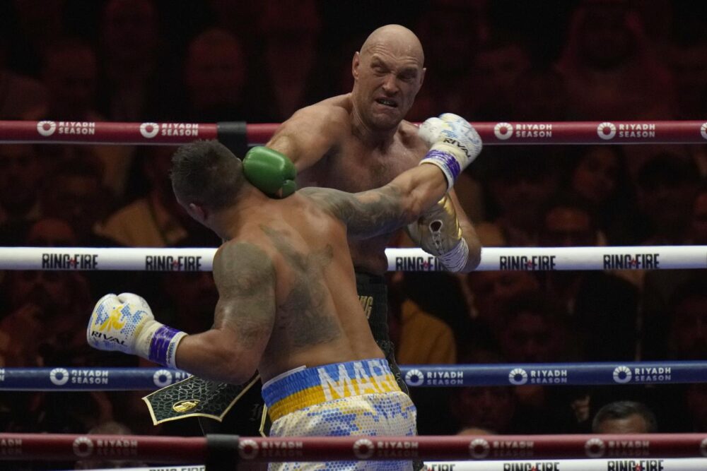 A che ora Usyk Fury oggi in tv, Mondiale pesi massimi 2024: come vederlo in streaming