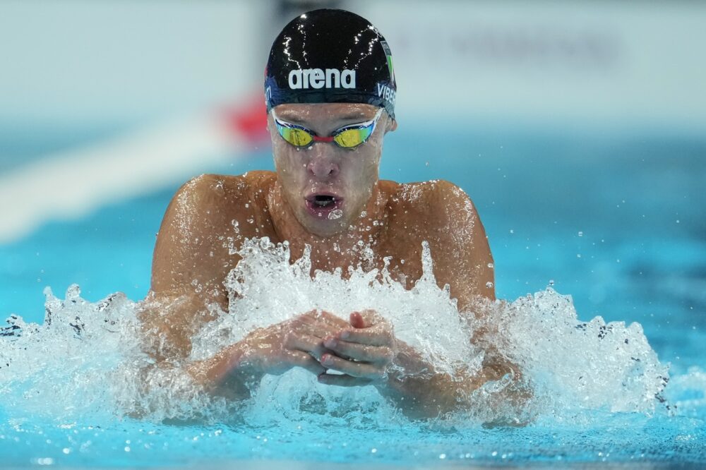 Nuoto, Ludovico Viberti conquista l’accesso alla finale dei 100 rana nei Mondiali di vasca corta. Cerasuolo out