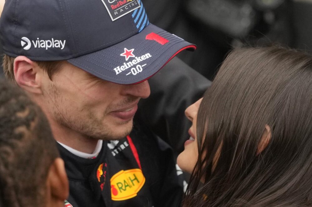 Max Verstappen sarà papà: l’annuncio sui social con Kelly Piquet, figlia dell’ex pilota brasiliano