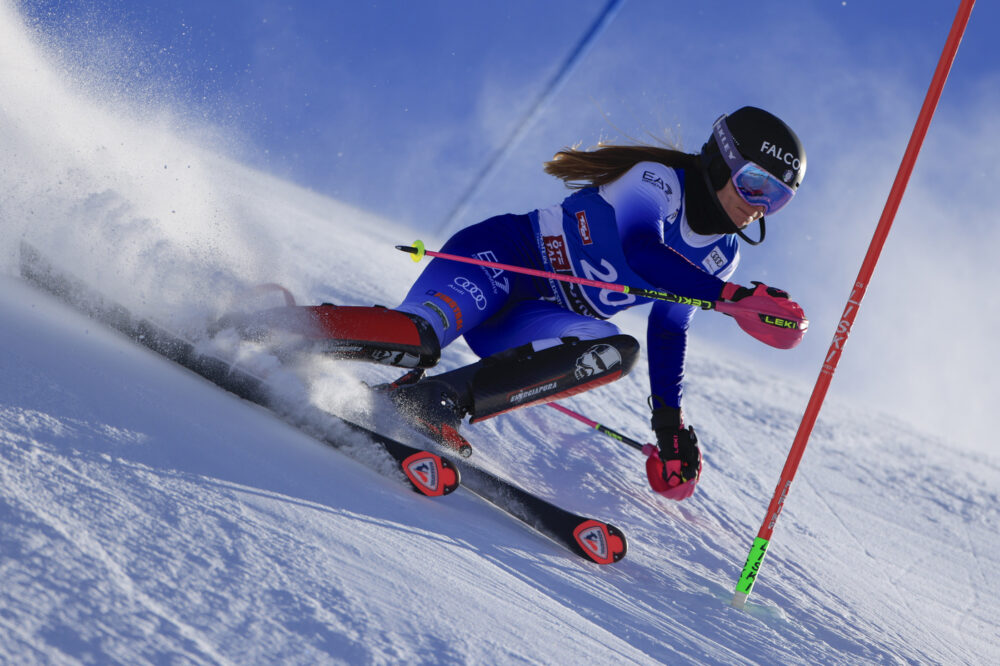 Quando partono Peterlini e le azzurre nello slalom di Sestriere: n. di pettorale, orari precisi, tv