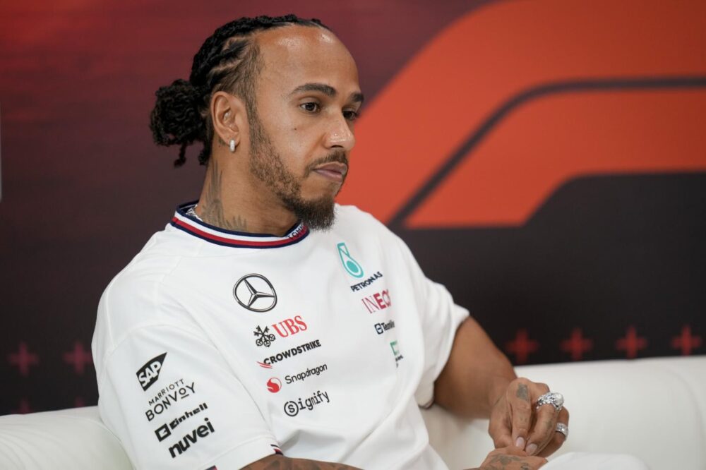 F1, Lewis Hamilton: “E’ tutto surreale, sto cercando di tenere le emozioni sotto controllo”