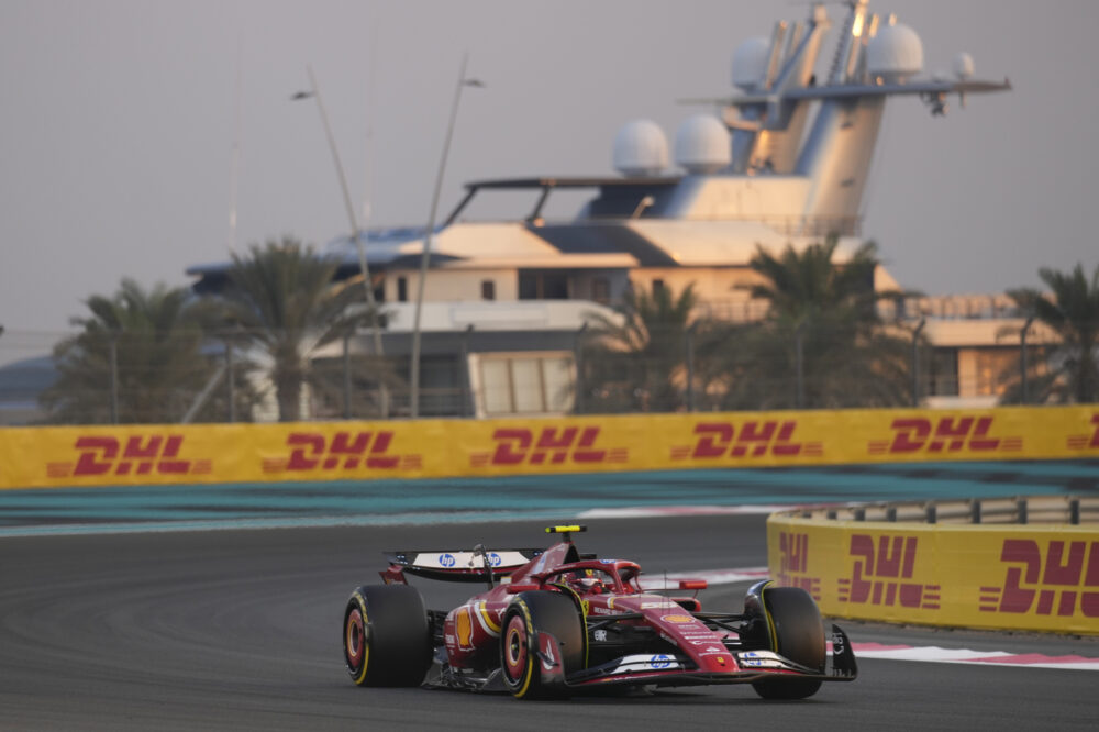 F1, McLaren può prenotare il titolo costruttori. Sainz unica carta Ferrari nelle qualifiche di Abu Dhabi