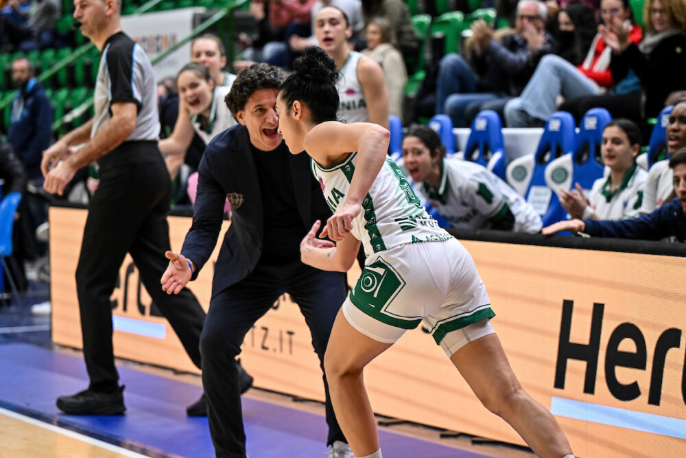 Basket femminile: Sassari senza problemi con lo Jairis, vincente l’andata del primo turno di playoff in EuroCup