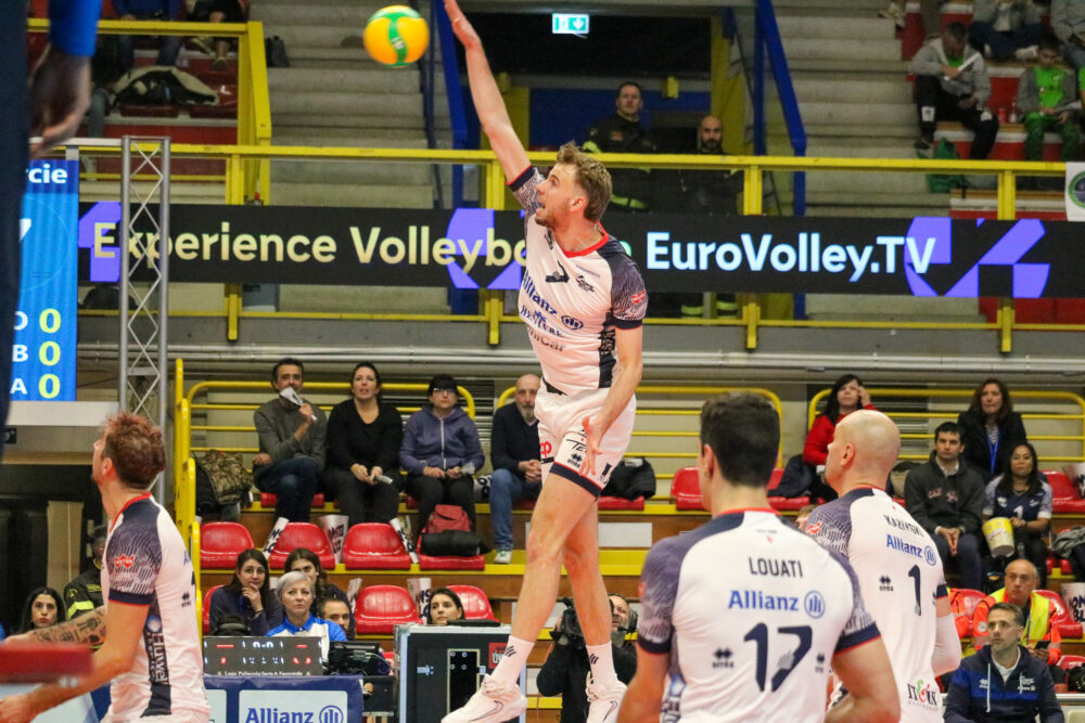 Volley, Milano lotta in Champions League: lo Zawiercie passa al tie break, Reggers 33 punti