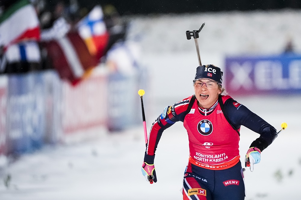 Biathlon, Ingrid Tandrevold costretta a fermarsi in pista per un attacco di tachicardia