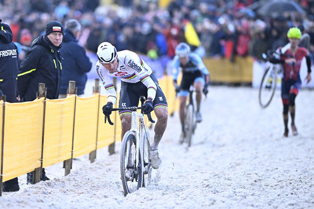 Ciclocross, dominio di Mathieu Van Der Poel nel Superprestige di Mol!