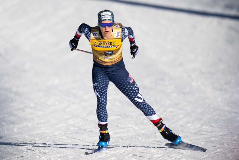 Tour de Ski: Jessie Diggins vince la sprint di Dobbiaco, italiane fuori nei quarti