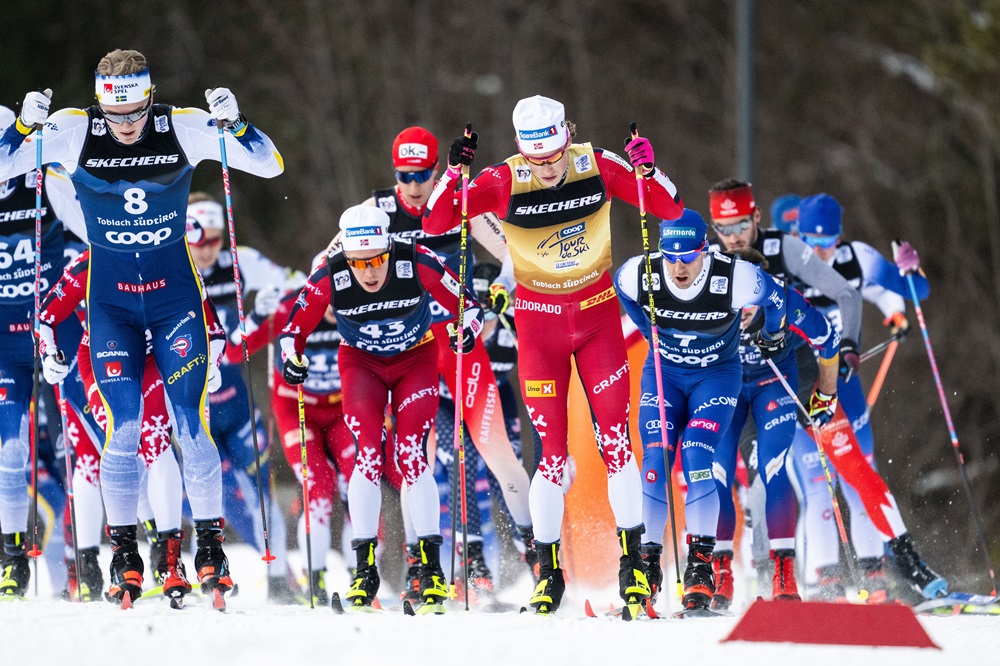 Tour de Ski 2025, Federico Pellegrino ottavo nella 15 km mass start tc di Dobbiaco. Vince ancora Klaebo