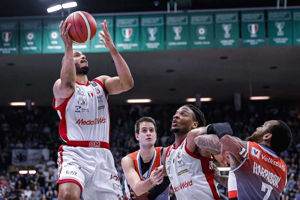 Basket: Tortona, Bologna, Milano e Venezia vincono nel pomeriggio in Serie A