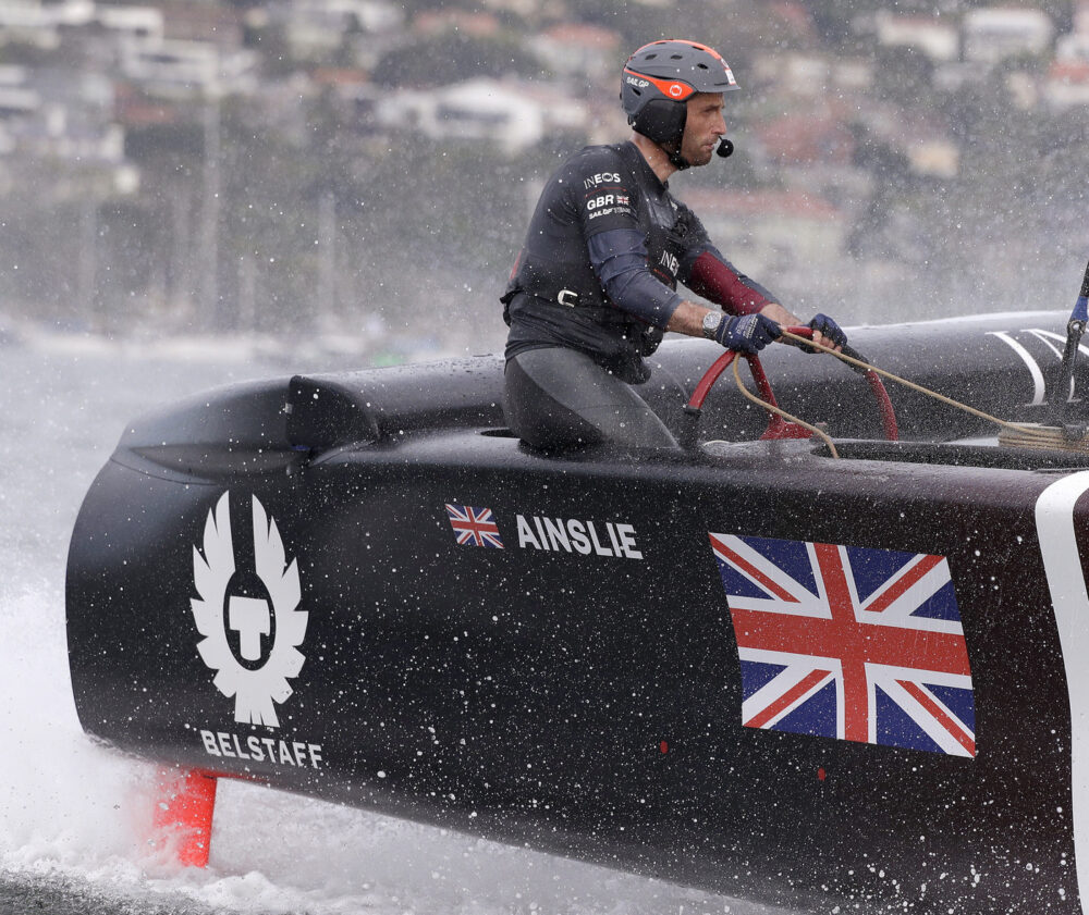 Battaglia legale in America’s Cup? Ben Ainslie avvisa INEOS, due squadre inglesi nel 2027?