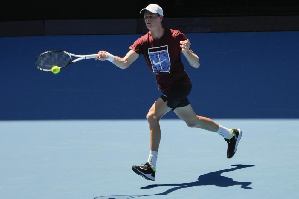 Jannik Sinner si prepara con chi 10 anni fa a Melbourne vinceva: allenamento tra campioni in Australia