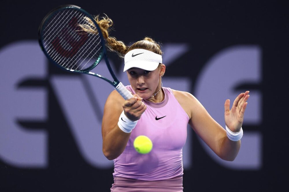 WTA Dubai, Mirra Andreeva si regala lo scalpo Swiatek, ok Rybakina e Muchova, bene Tauson