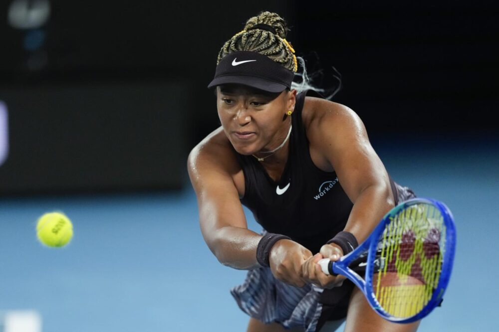 Australian Open, Naomi Osaka costretta al ritiro: Belinda Bencic agli ottavi di finale