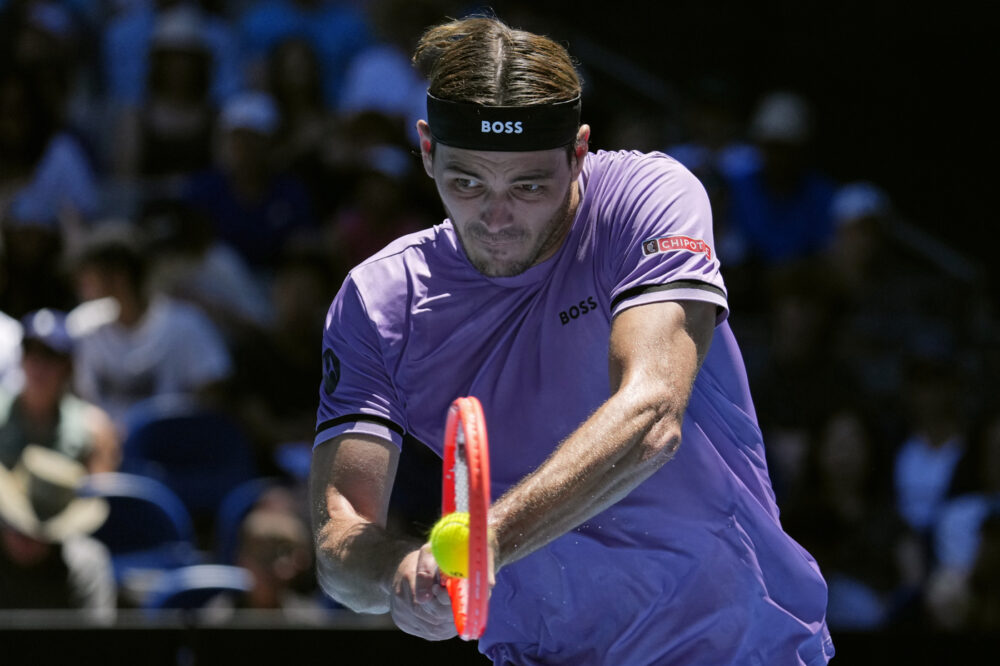 Australian Open, Taylor Fritz e Alex de Minaur non sbagliano. Medvedev vince con tanta fatica