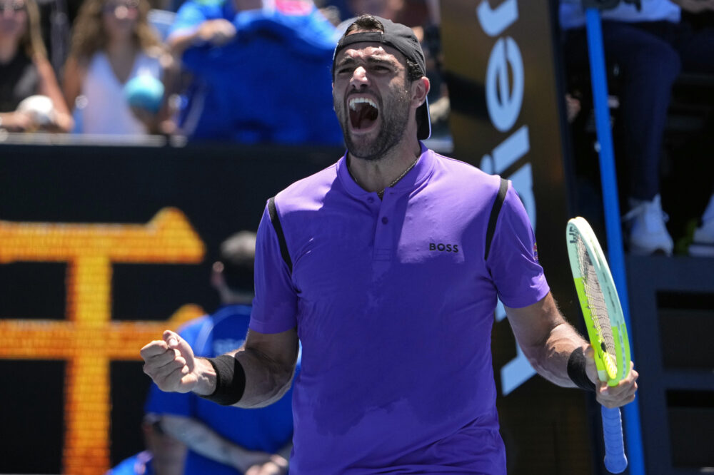 IL RUGGITO DEL CAMPIONE! Matteo Berrettini rinasce e demolisce Djokovic in due set a Doha!