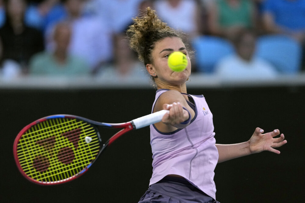 Debutto perentorio per Jasmine Paolini agli Australian Open: solo 4 game concessi a Sijia Wei