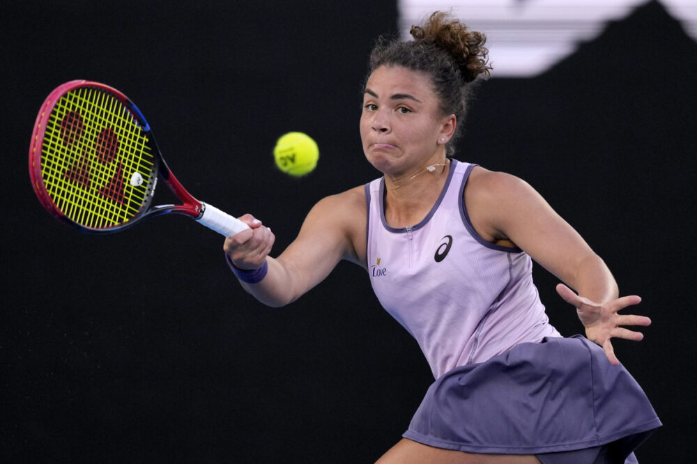 Si ferma l’avventura di Jasmine Paolini agli Australian Open: la veterana Svitolina vince in rimonta