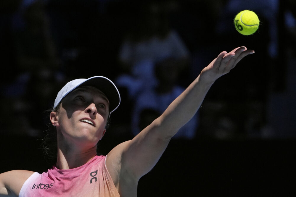 Australian Open 2025, Swiatek domina e avrà Navarro ai quarti. Keys e Svitolina sognano ancora