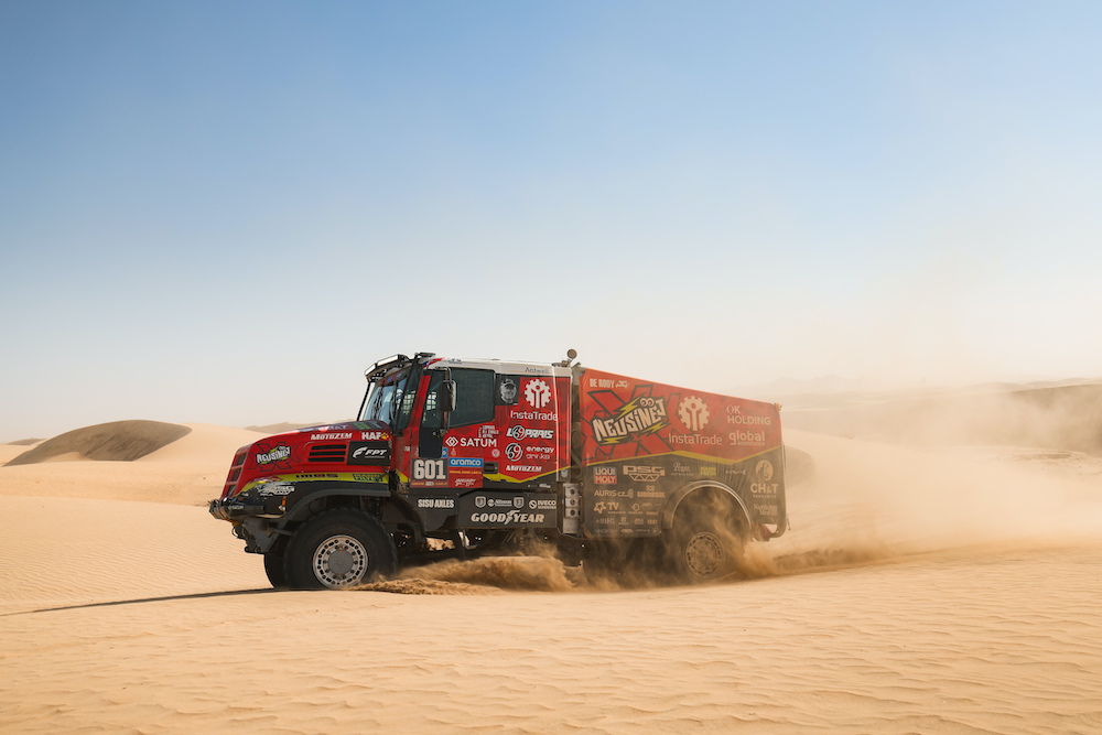 Dakar 2025: Ales Loprais vince anche la decima tappa tra i camion. Ma cambia poco nella generale