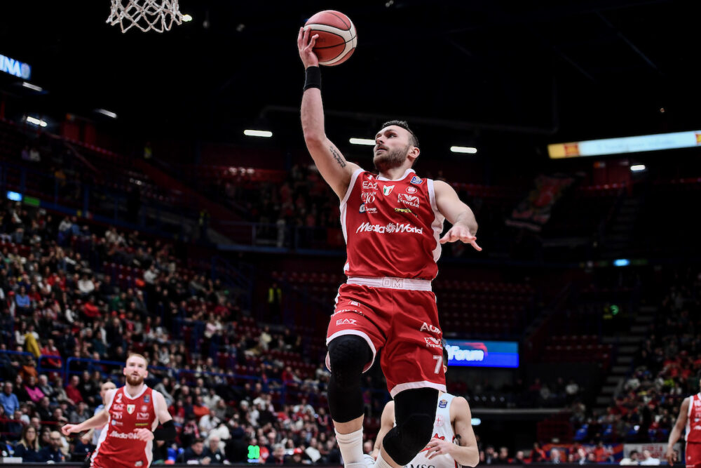 Basket, sfida al vertice tra Trento e Trapani in Serie A. Olimpia Milano Varese e Virtus Bologna Reyer Venezia gli altri match di cartello