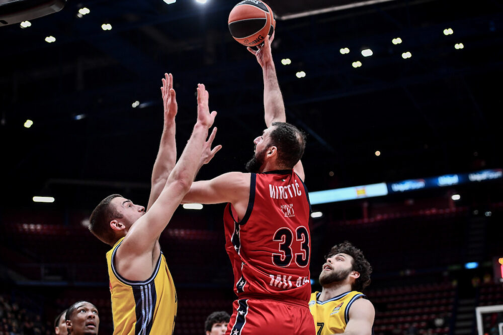 Basket, l’Olimpia Milano batte nettamente l’Alba Berlino in Eurolega e cala il tris. Shields e Mirotic protagonisti