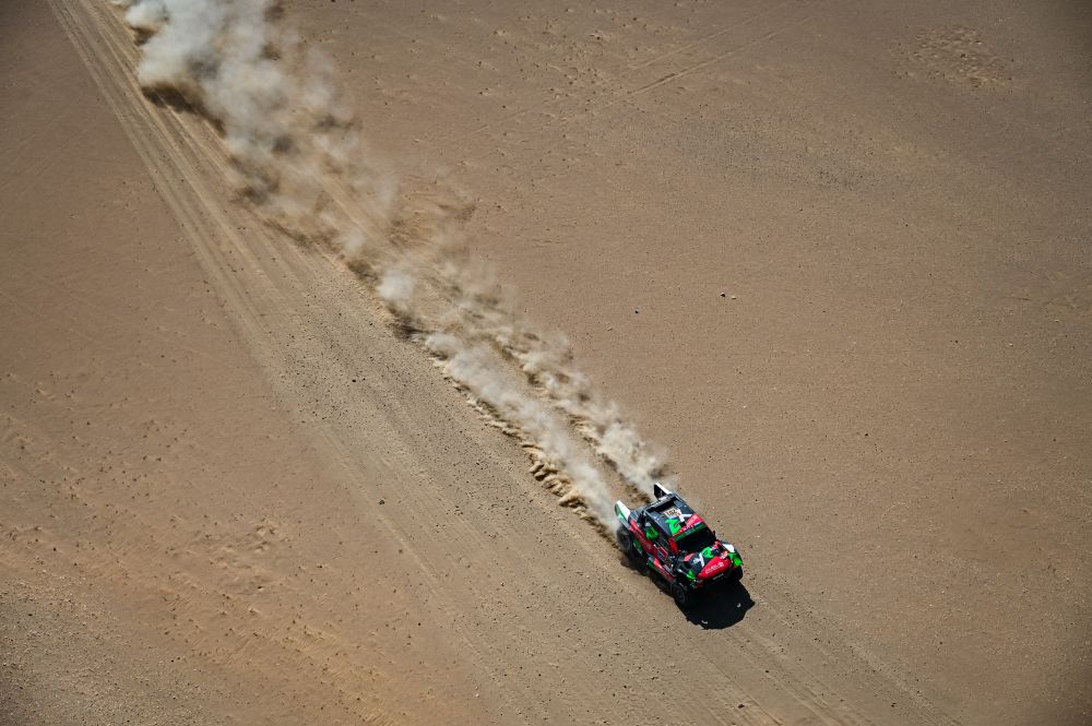 Dakar 2025, Yasser Al Rajhi vince la Marathon 48H tra le auto davanti a Lategan, gran rimonta di Loeb