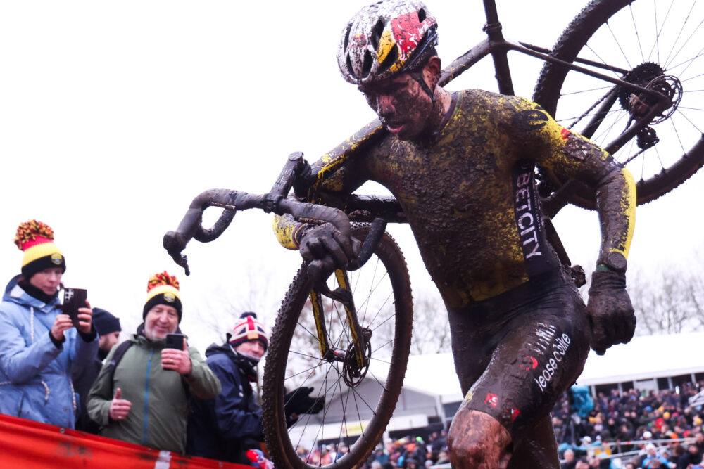 LIVE Ciclocross, Coppa del Mondo Benidorm 2025 in DIRETTA: Wout van Aert per un altro assolo