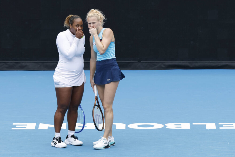 Australian Open 2025: Siniakova/Townsend vincono una finale durissima contro Hsieh/Ostapenko, è loro il doppio femminile