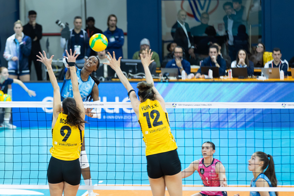 Volley femminile, Milano prende lo scalpo del VakifBank ma è seconda: si passa dai playoff di Champions League