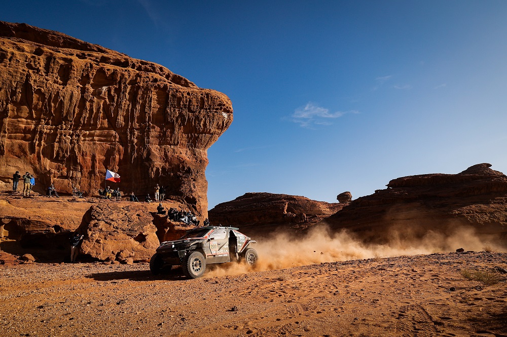 Nasser Al Attiyah vince la quinta tappa della Dakar nelle auto. Lategan controlla la situazione