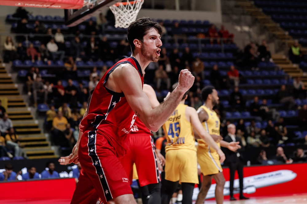 Basket, l’Olimpia Milano schianta il Maccabi in Eurolega e continua la sua corsa verso i playoff