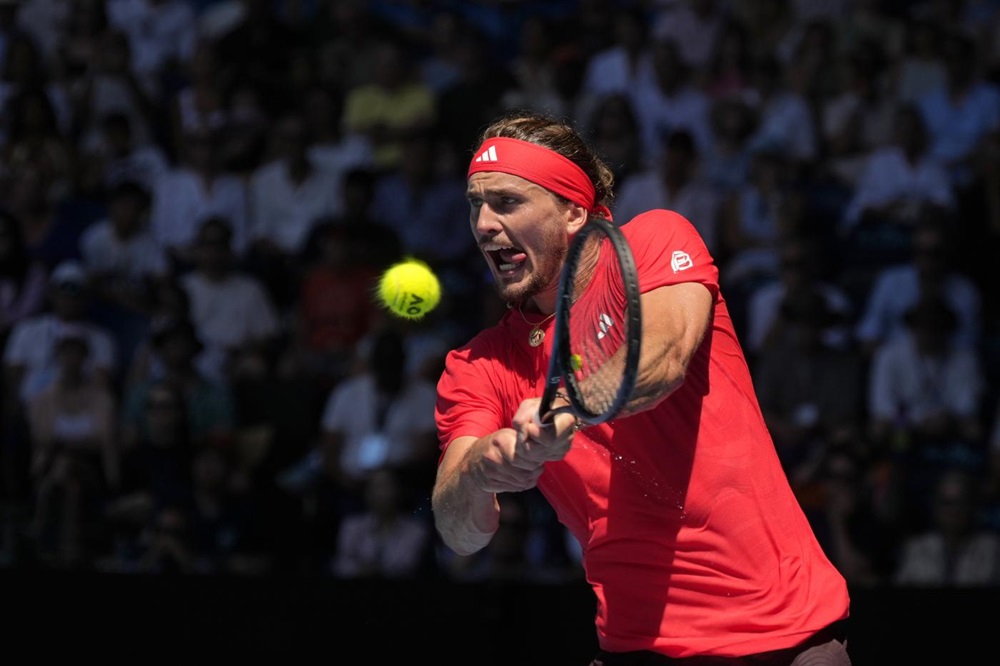 Alexander Zverev è il primo semifinalista agli Australian Open. Battuto Tommy Paul con qualche brivido