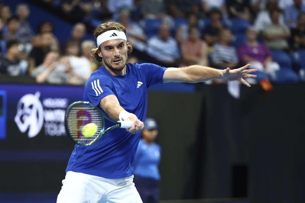 Prosegue la crisi di Tsitsipas: saluta subito gli Australian Open, Michelsen passa in 4 set