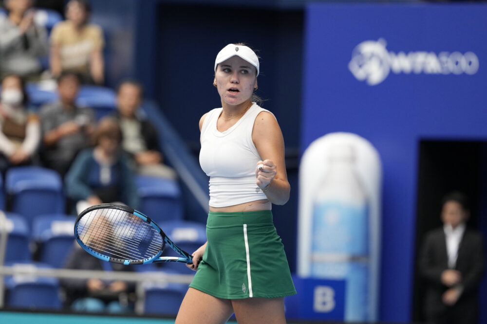 WTA Dubai 2025: Kenin si regala la sfida con Paolini, avanti Swiatek