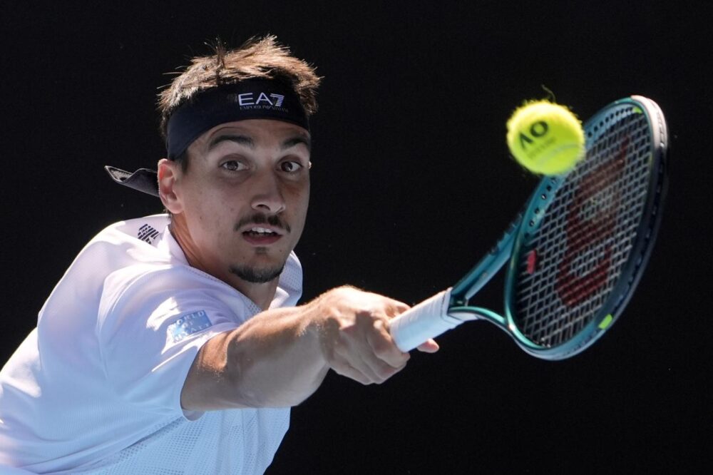 Lorenzo Sonego lotta contro Taylor Fritz, ma dice addio a Miami