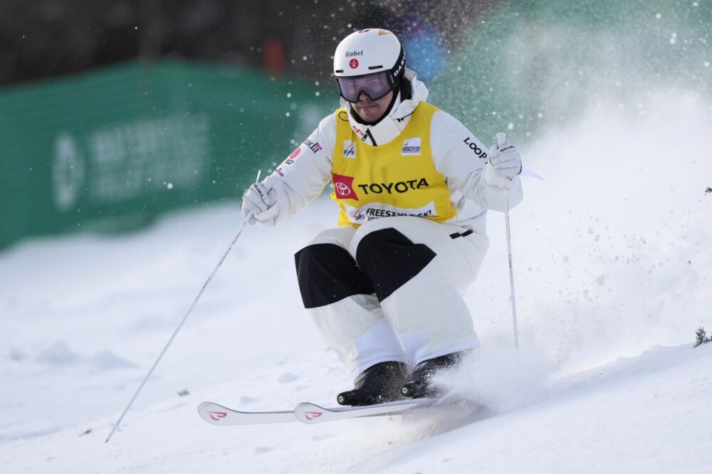 Sci freestyle, Mikael Kingsbury vince ad Almaty e ipoteca la Coppa del Mondo di moguls. Stoccata di Johnson