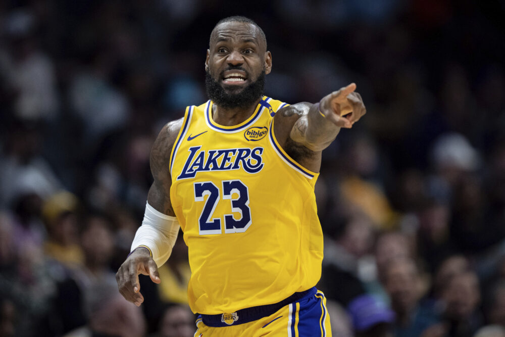 NBA, i risultati della notte (21 febbraio): LeBron James ne fa 40 e trascina i Lakers, vittorie anche per Celtics e Nuggets