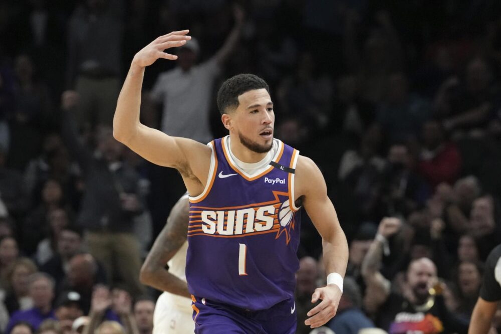 NBA, i risultati della notte (8 febbraio): Devin Booker trascina i Suns nell’overtime. Bene Fontecchio nella vittoria Pistons