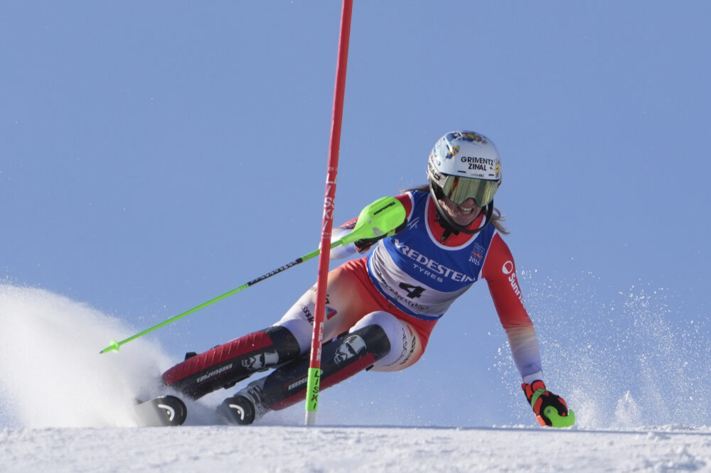 Camille Rast campionessa del mondo di slalom, ennesima doppietta per la Svizzera. Della Mea e Rossetti in top15