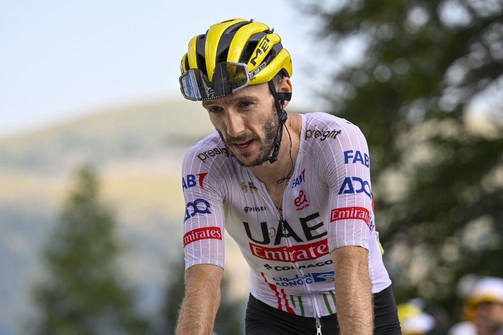 Tour of Oman 2025, Valentin Paret-Peintre vince l’ultima tappa. Trionfo finale di Adam Yates, Garofoli primo degli italiani