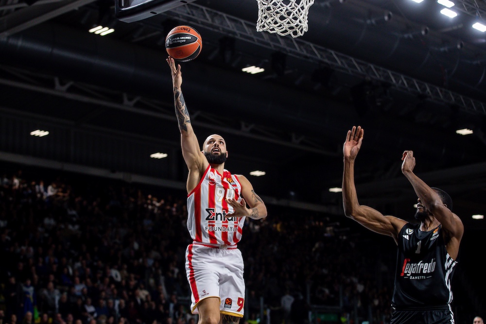 Basket, Olympiacos a valanga a Bologna: la Virtus non entra mai in partita in Eurolega