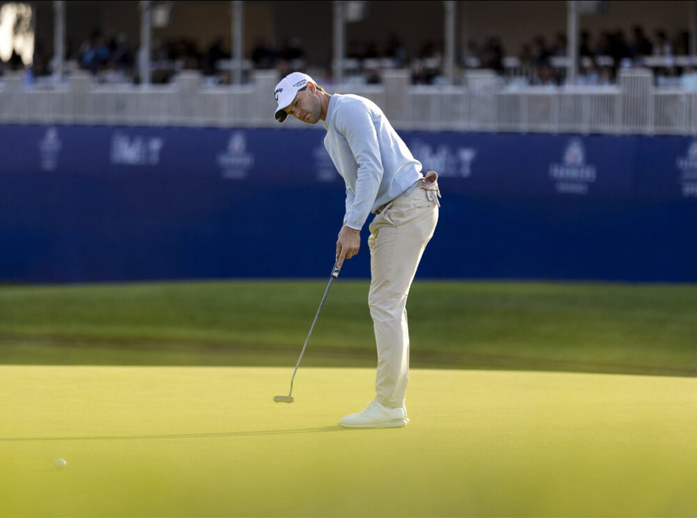 Golf, Detry allunga ancora e sogna il primo titolo. Spieth e Højgaard bagarre per il podio