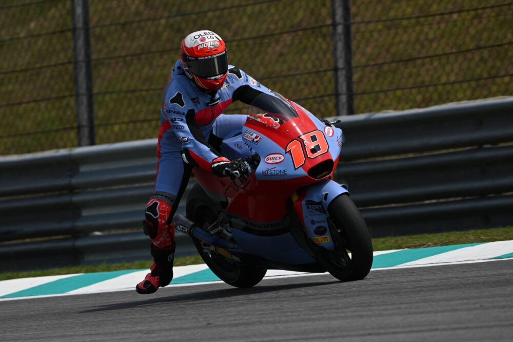 Moto2, Manuel Gonzalez impressiona nelle FP1 in Thailandia con il record della pista. 4° Arbolino